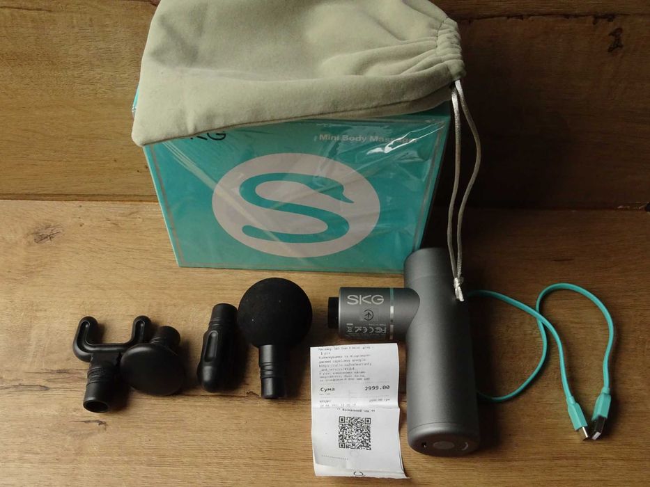 Перкусійний міні-масажер SKG F3mini сірого кольору