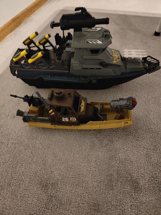 Zabawki militarne, okręt, pojazdy, żołnierze, broń