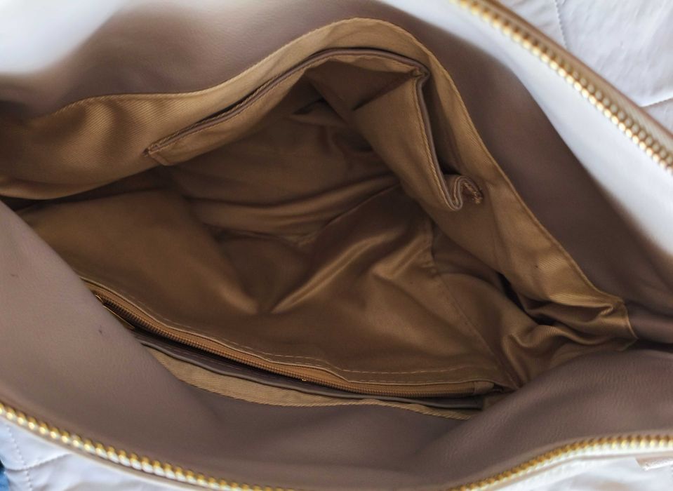 Mala cinzenta espaçosa, nova