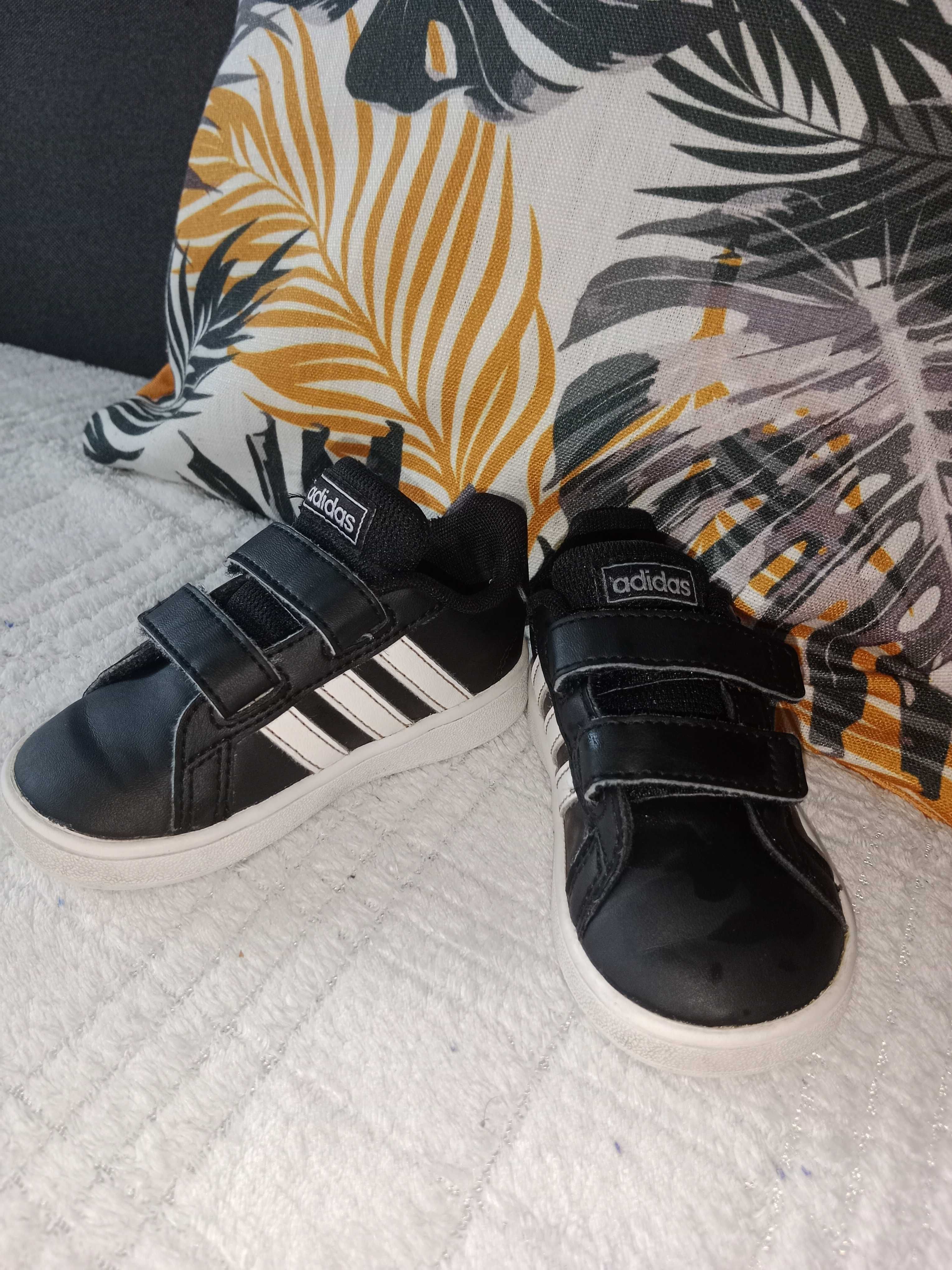 Czarne buciki Adidas