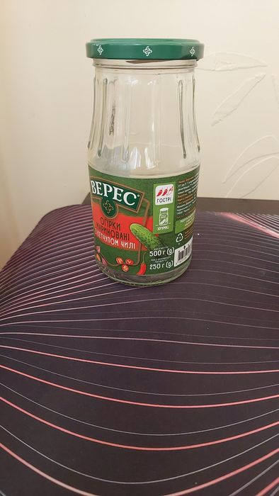 Банки з кришками