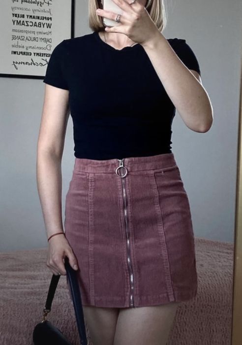 Różowa spódniczka sztruksowa bawełniana mini S w prążki na zamek