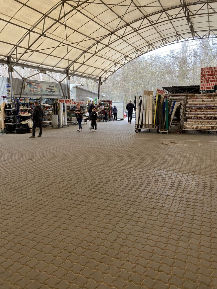Продам угловой магазин в овощном проходном ряду на рынке Северный.