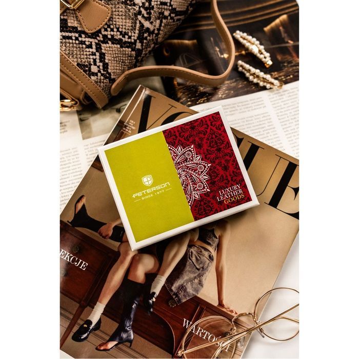 Portfel damski skórzany ze złotymi okuciami i ochroną RFID - Peterson
