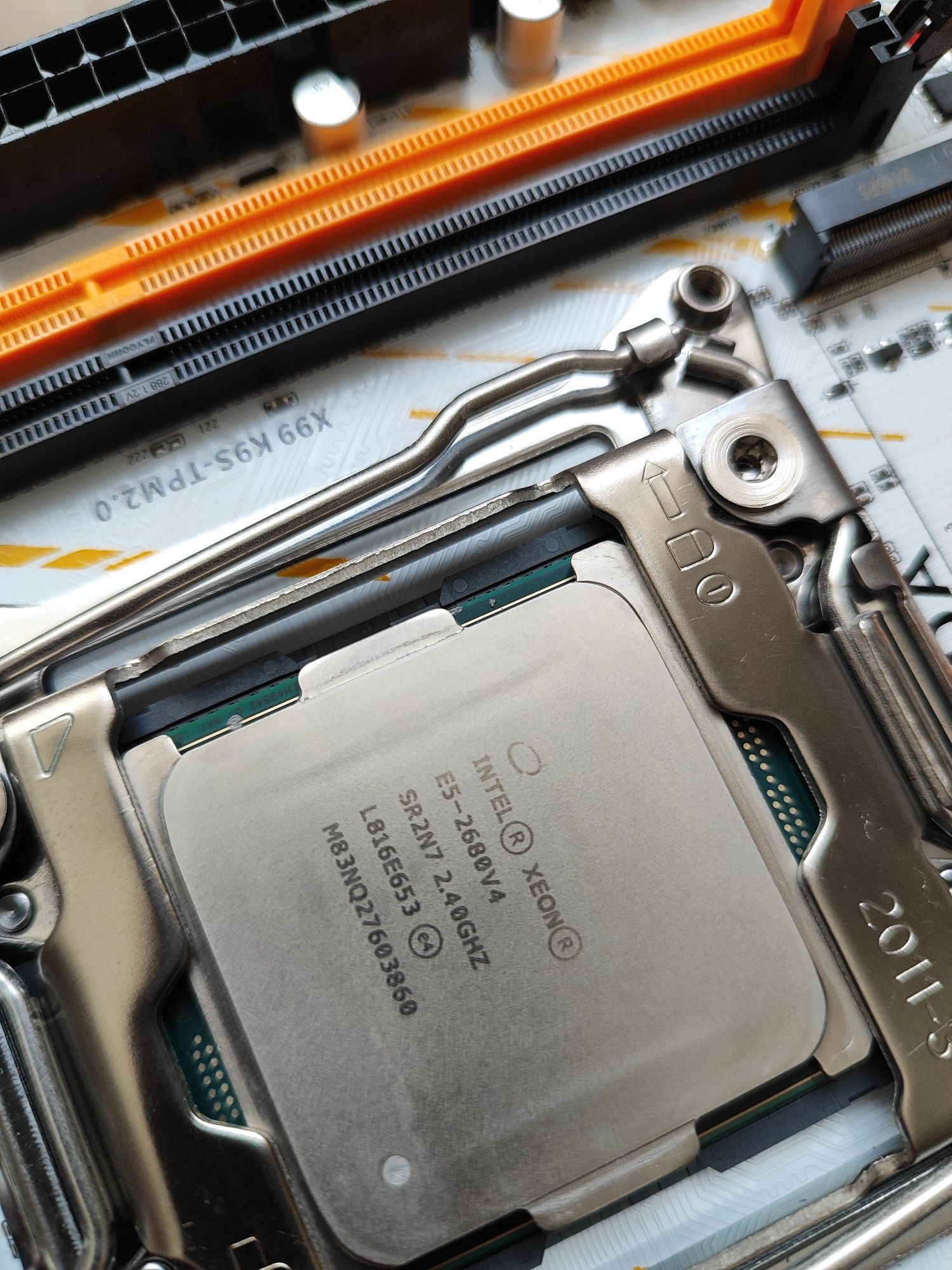 Ігровий комлект 14 ядер Qiyida x99 + Xeon 2680v4 + 32 Gb ddr4