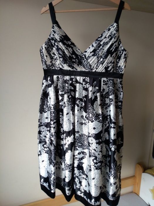 Sukienka elegancka w kwiaty satyna czerń biel XL 44/46