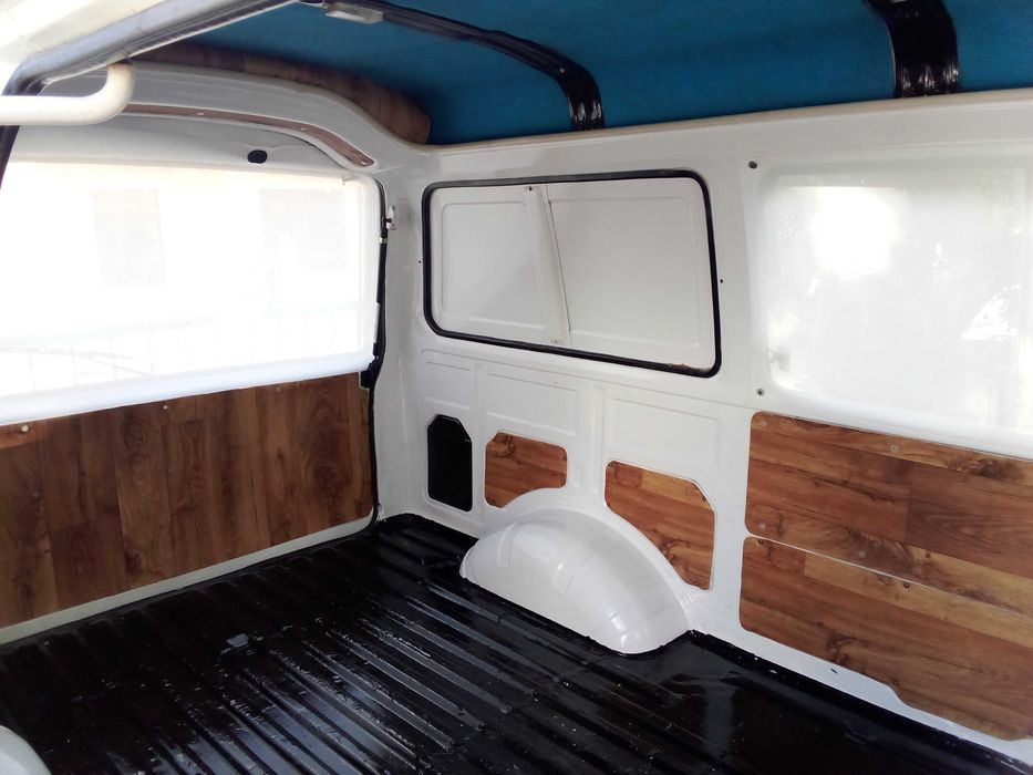 Nissan Vanette (avariado)