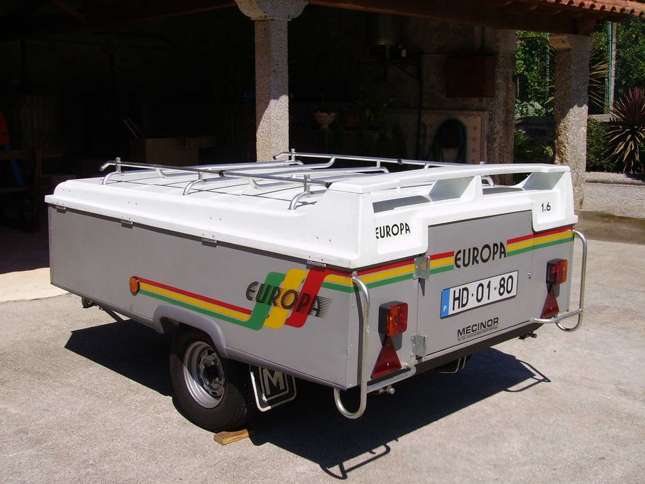 atrelado  tenda com muito pouco usocomo novo