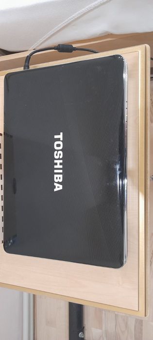 Ноутбук TOSHIBA...