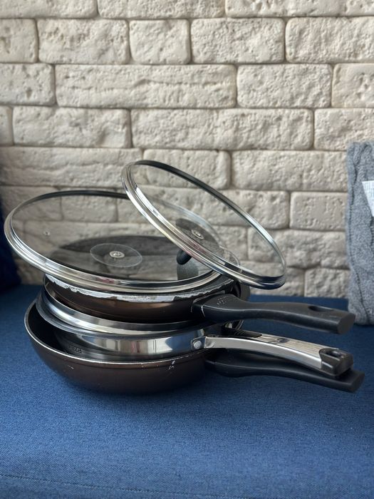 Пательні з кришками (сковорідки) б/в