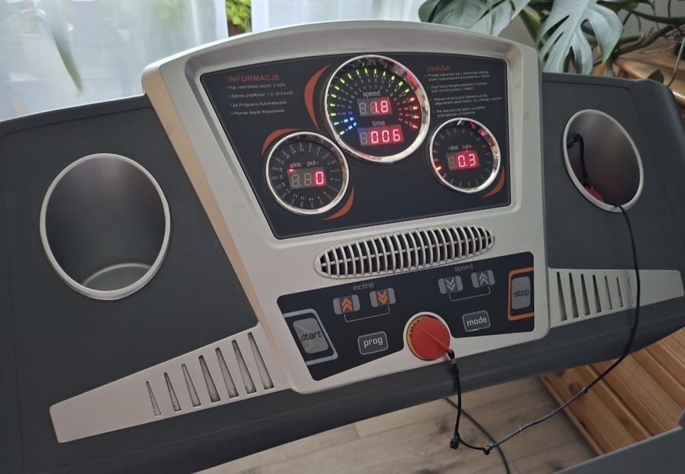 Bieżnia elektryczna z automatycznym wzniosem Transport max 150kg