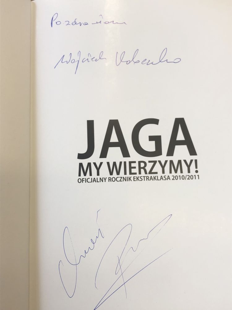 Jaga my wierzymy 2010/11 z autografami trenerów Probierz, Kobeszko