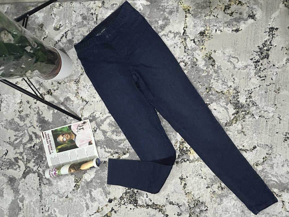 Джинси. Синього кольору.