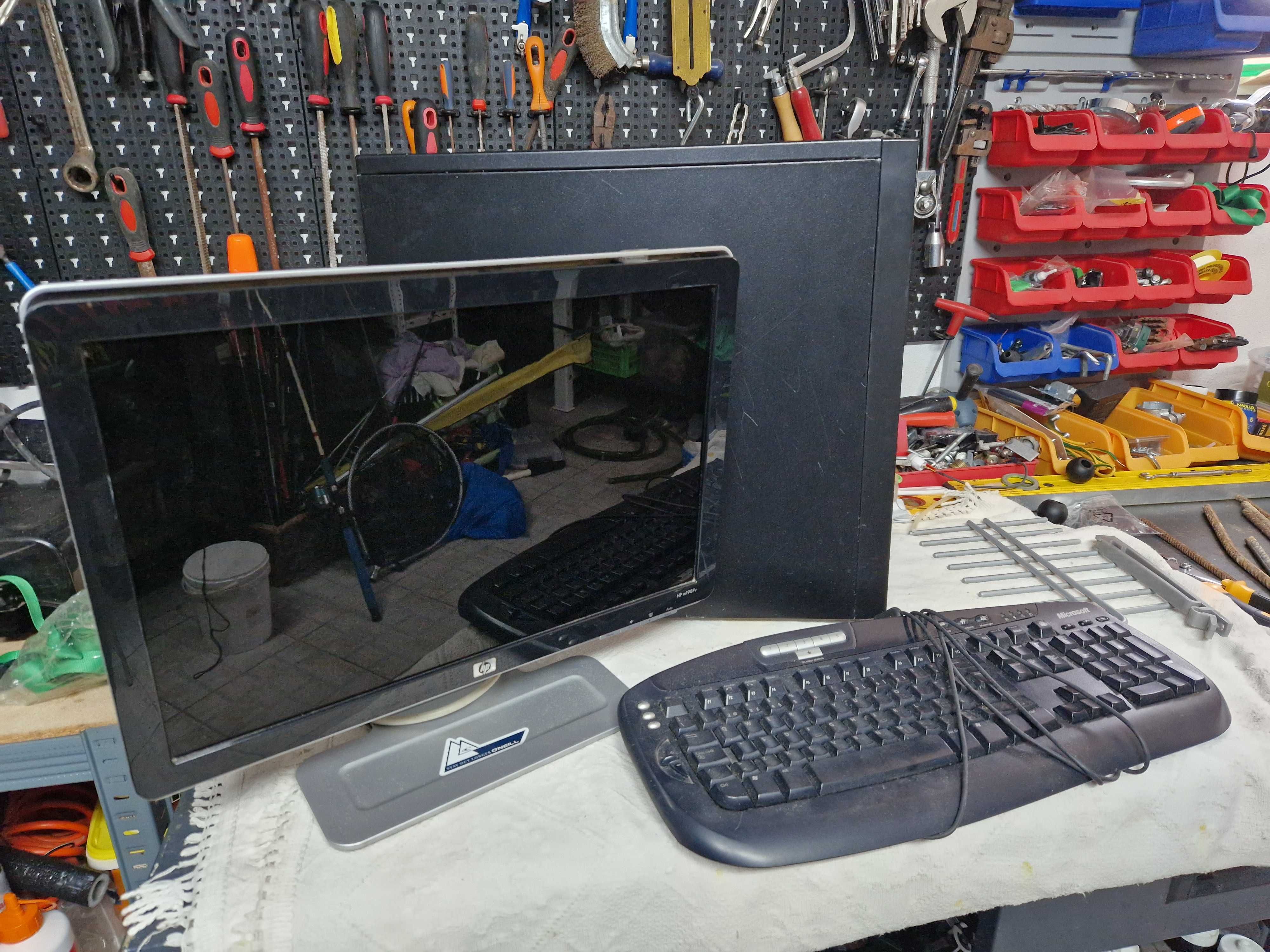 Pc antigo + Monitor HP + Teclado Microsoft