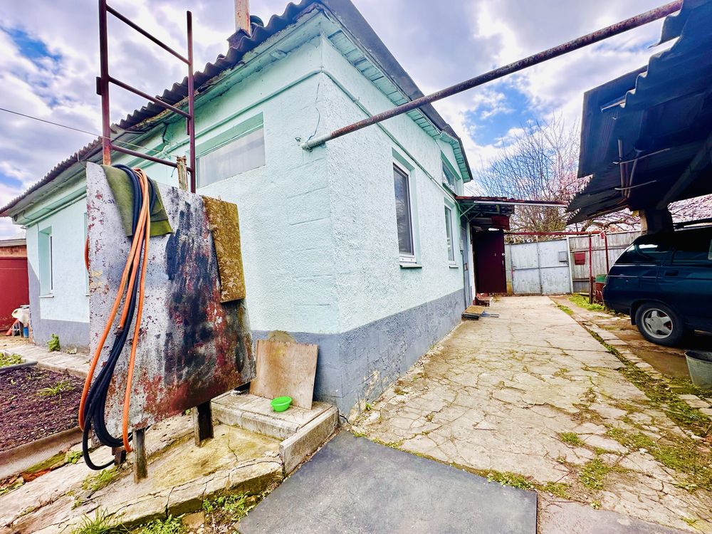 Продам часть дома.конный  рынок, 10 мин метро . За уневермагом