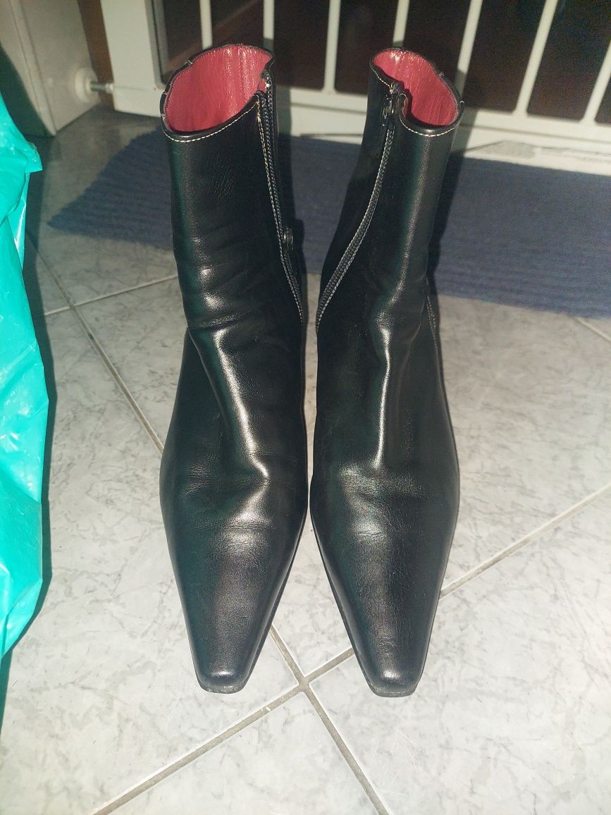 Botins pretos como novos