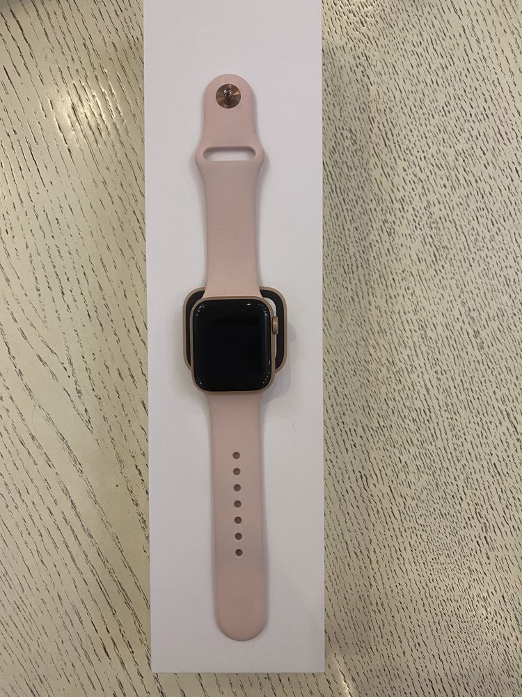 Продам новые часы Apple  watch 4,44 диаметр