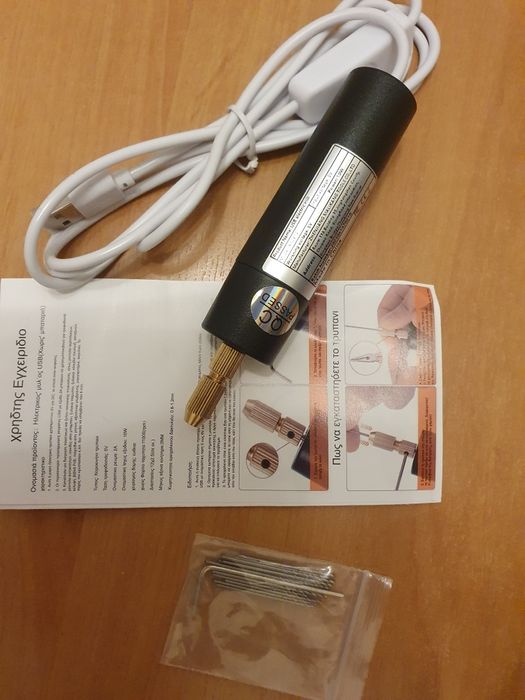 Elektryczna wiertarka do drobnych precyzyjnych robotek ręcznych.