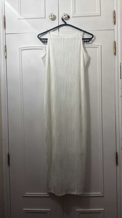 Vestido branco Rihoas com etiqueta