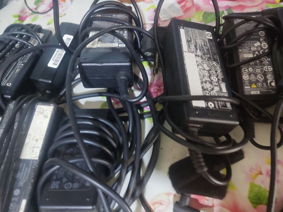 Продам зарядки к ноутбукам.асус хп .делл .леново