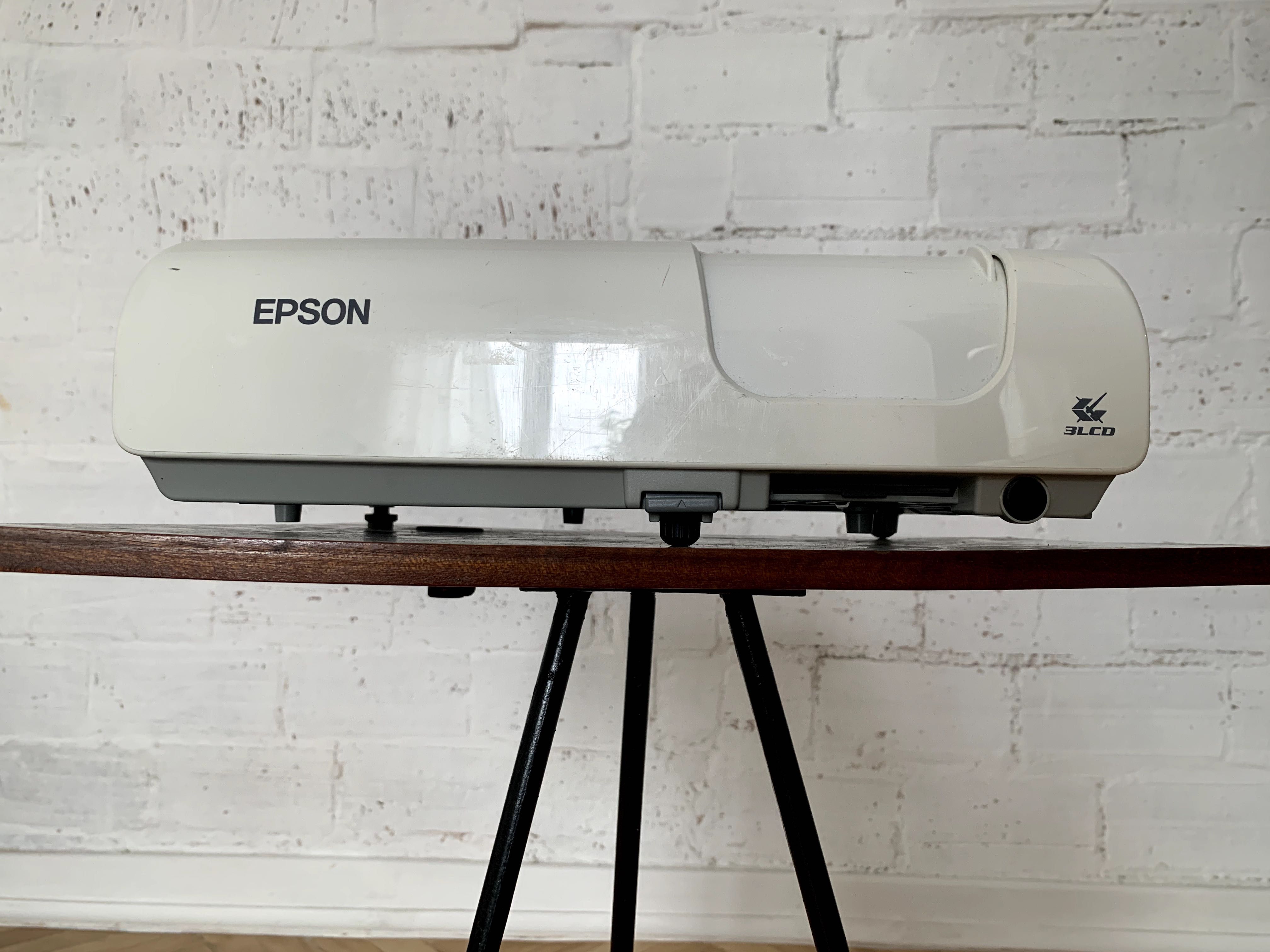 Projektor EPSON EMP-S5 + zapasowa żarówka, kabel VGA i zasilający