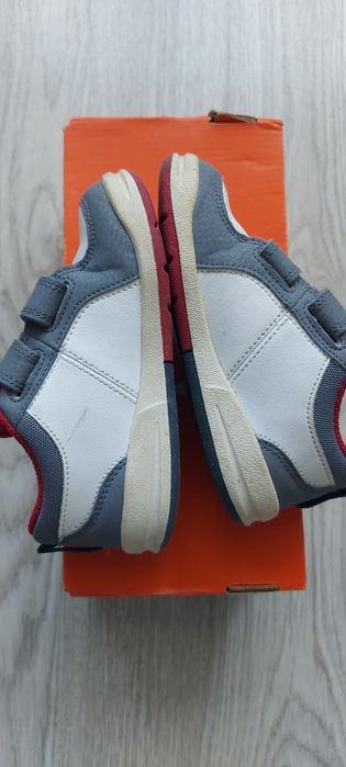 Ténis criança em pele  NIKE 25 BOM ESTADO