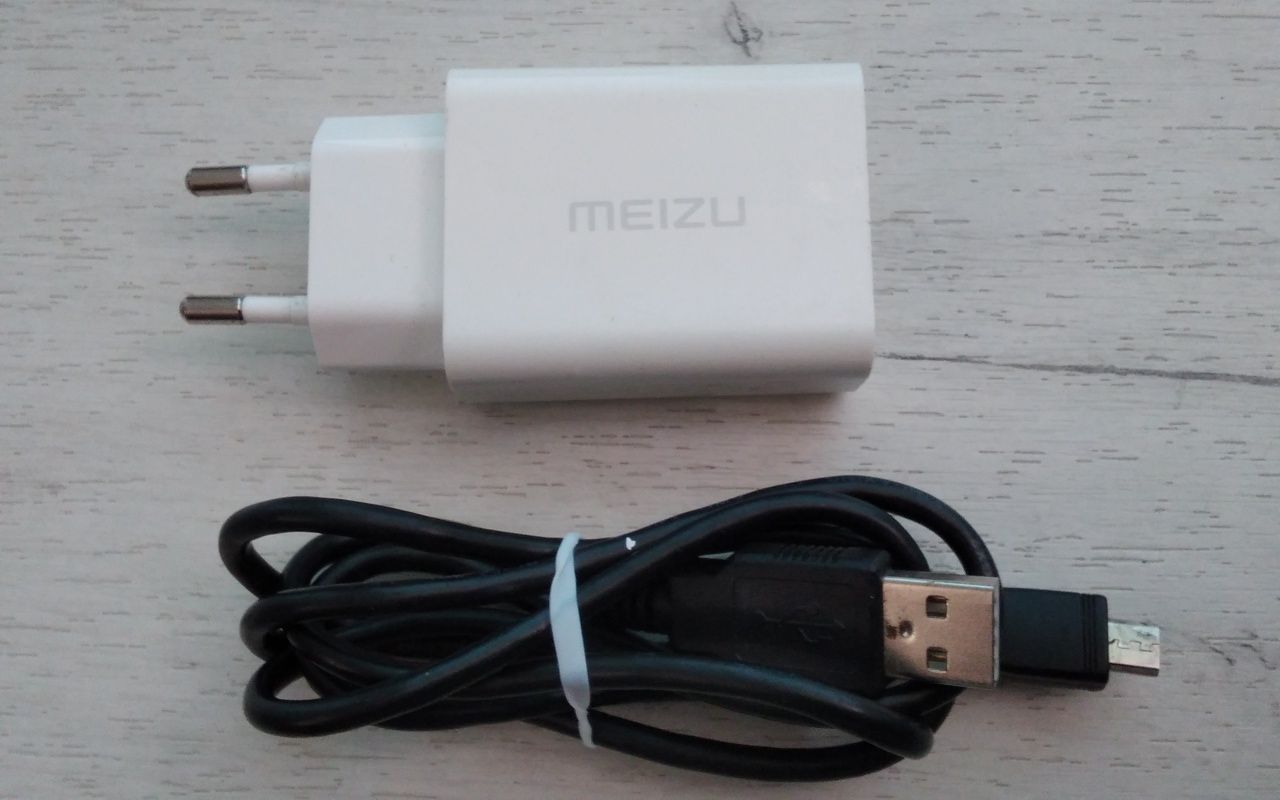 Зарядний пристрій " meizu " model UP 1220E .output 5v OR 9V OR 12V-2A.