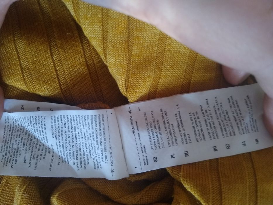 Ołówkowa sukienka z guzikami