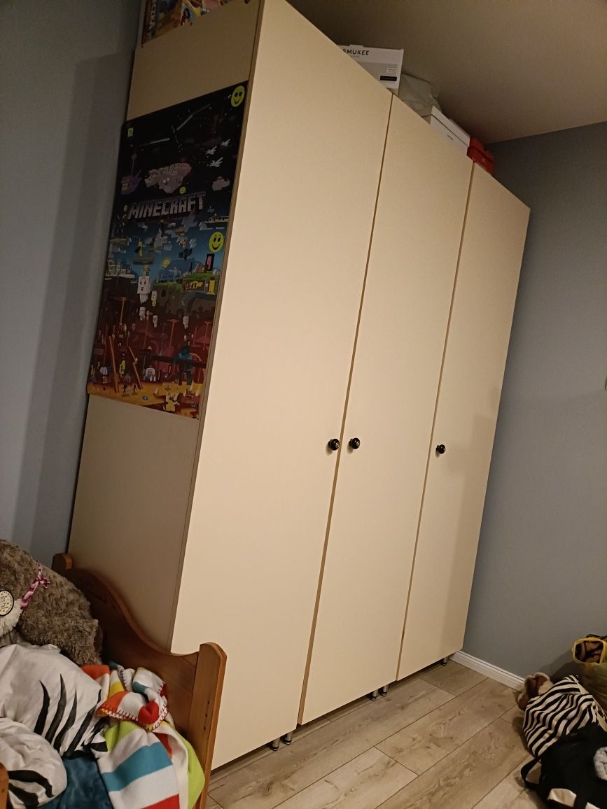 Meble komoda i duża szafa