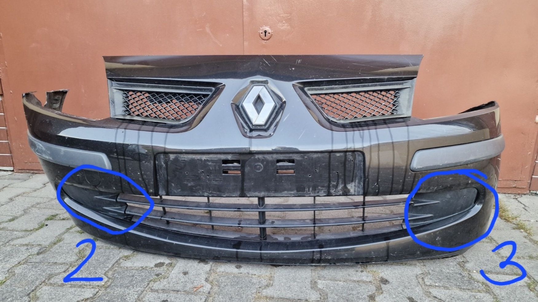 Kratki / atrapy / ramki / grill / zaślepki / logo Renault Modus