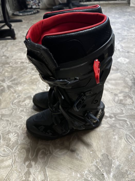 СРОЧНО ПРОДАМ мотоботи LEATT4.5 оригінал 43 розмір