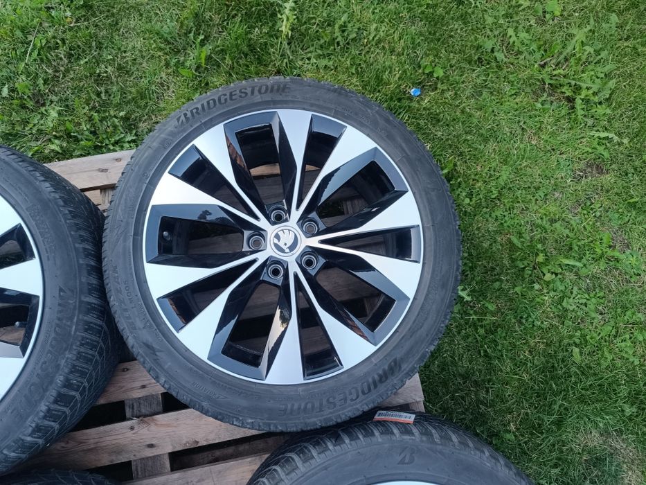 Piękne koła Skoda superB 235/45 R18 bridgestone