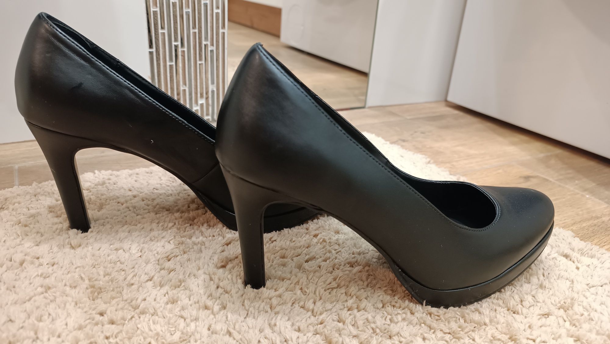 Buty na obcasie r. 41
