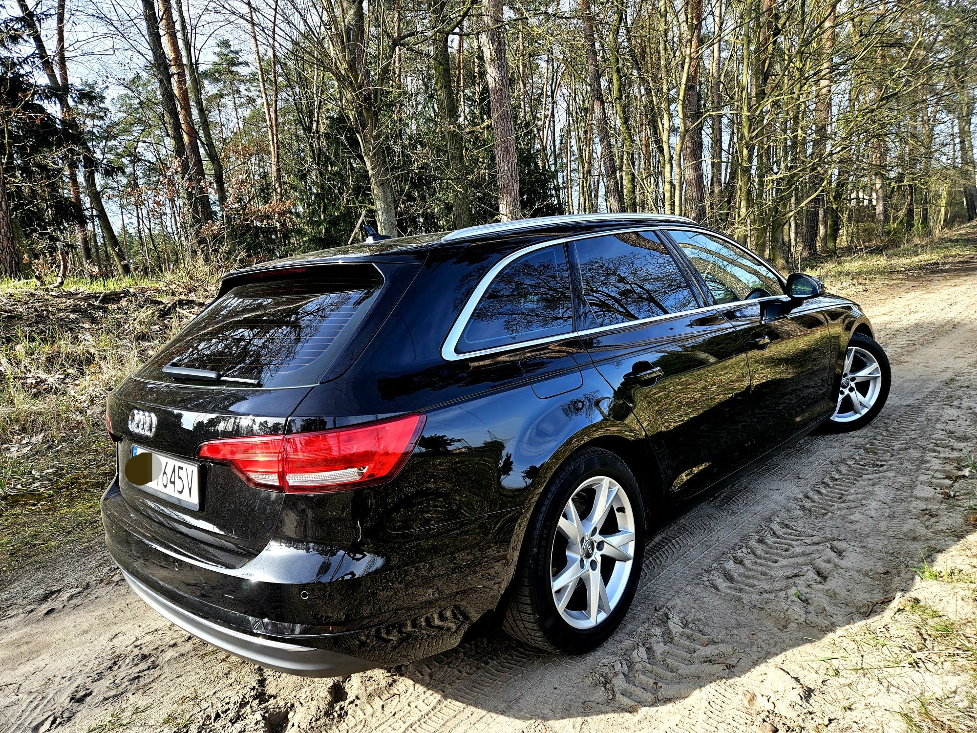 Audi A4 b9 2.0tdi.  Bezwypadkowy.