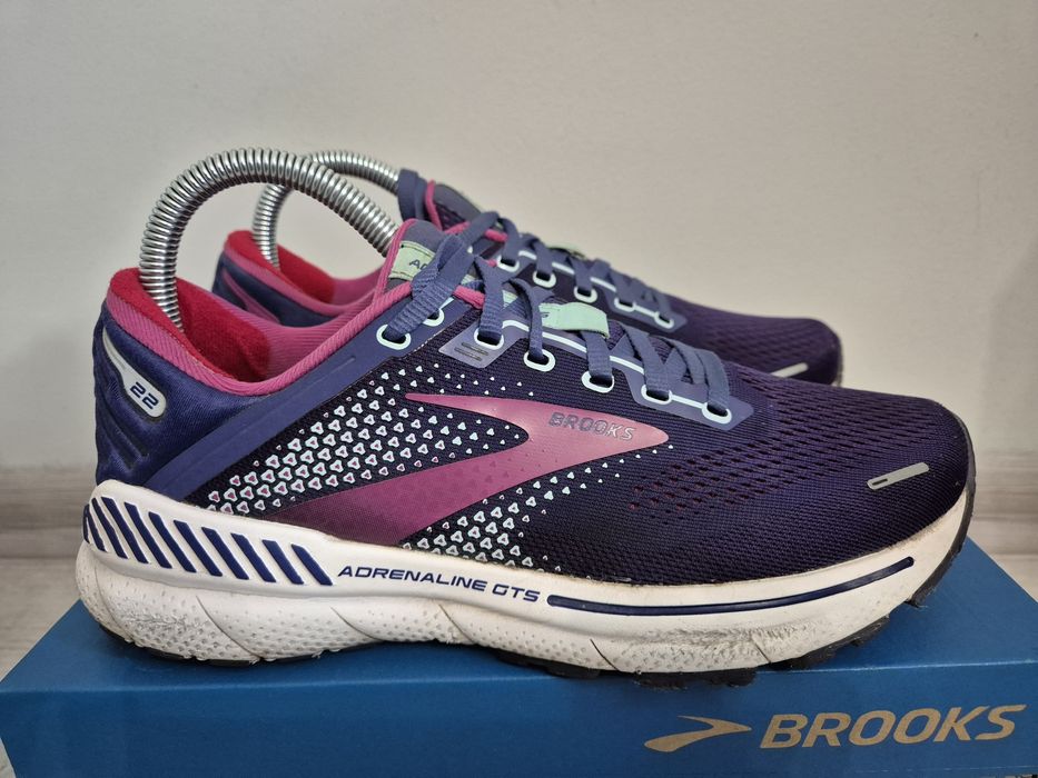Buty damskie do biegania Brooks Adrenaline GTS 22 rozmiar 39.