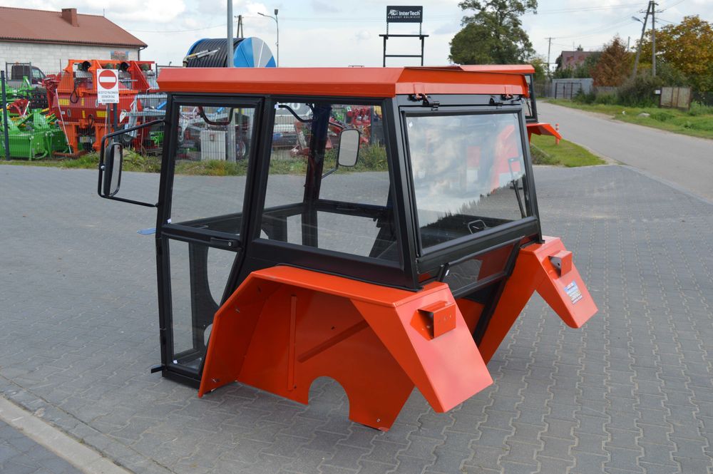 Kabina ciągnikowa do C330 wyposażona solidna OD RĘKI