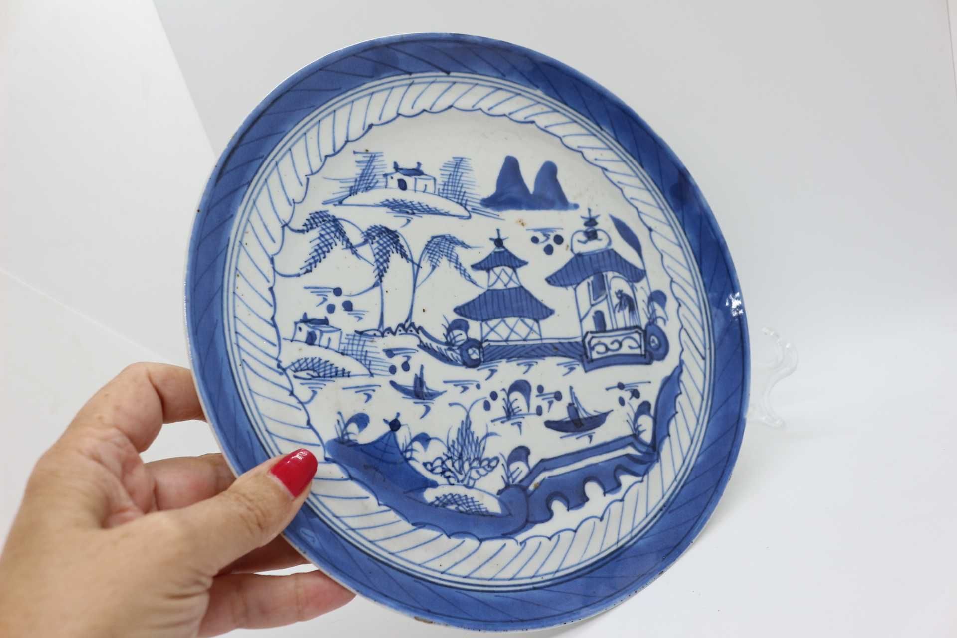 Prato Raso 24 cm em porcelana Chinesa Fluvial e Pagodes XIX