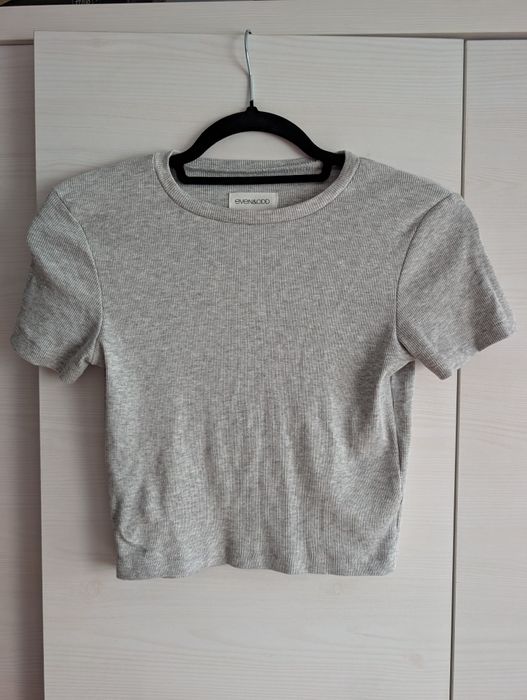 Szary crop top z krótkim rękawem, Even&Odd