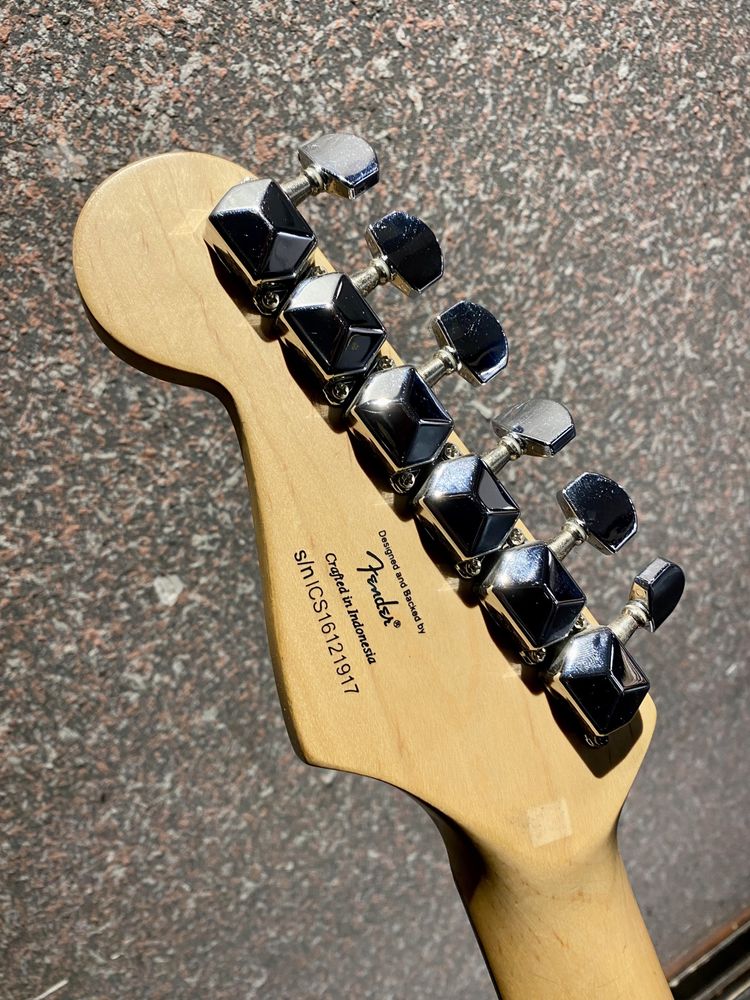 Gitara Elektryczna Squier Bullet Strat by Fender SSS