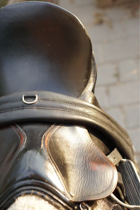 Сідло на коня Седло на лошадь