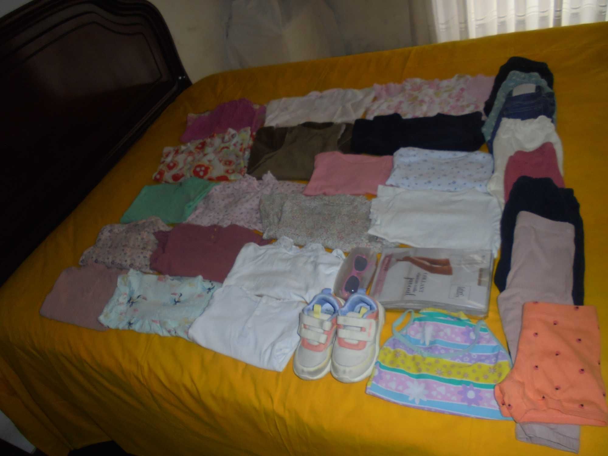 lote de roupa de menina as sapatilhas