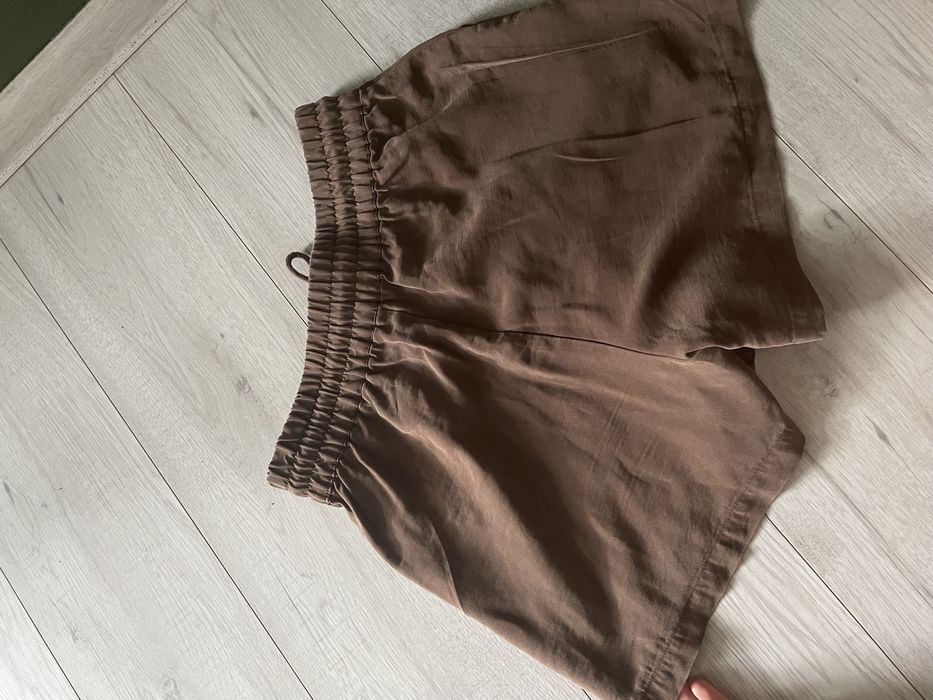Brązowe spodenki szorty reserved s