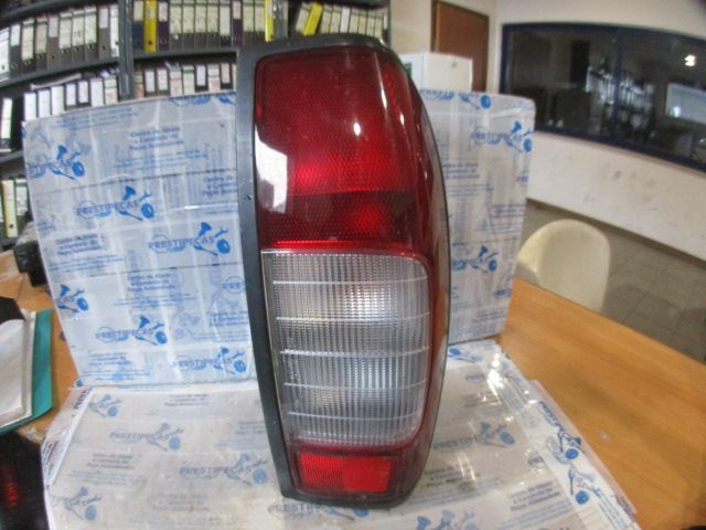 Farol Tras Stop2924 NISSAN D22 PICK-UP FASE 2  2005 2.5 DCI VDI 4X4 135CV 2P CINZA DRT KOITO