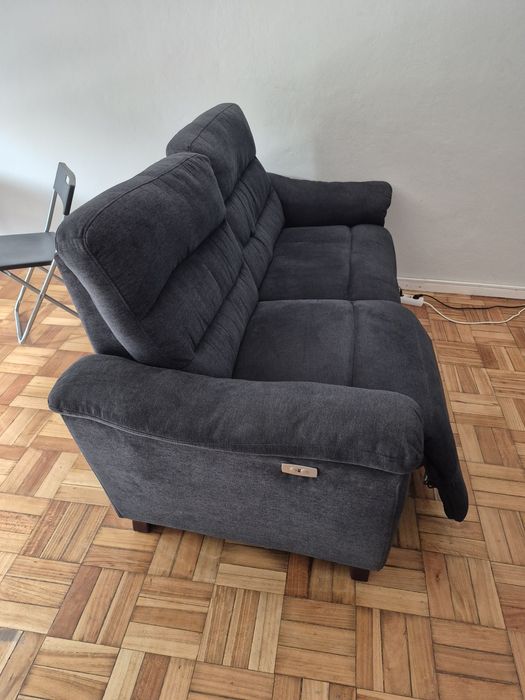 Sofa dois lugares reclinável elétrico, com apoio para os pés