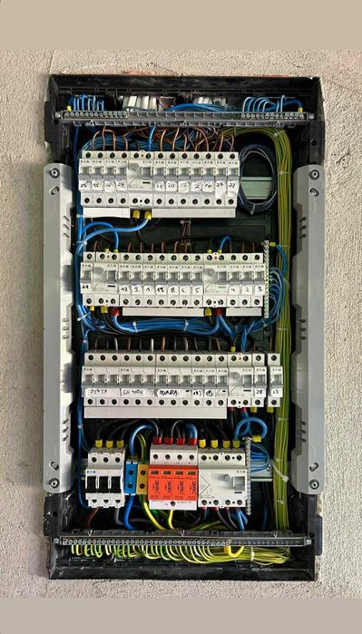 Usługi elektryczne/Oświetlenie/Instalacje elektryczne/Elektryk Poznań