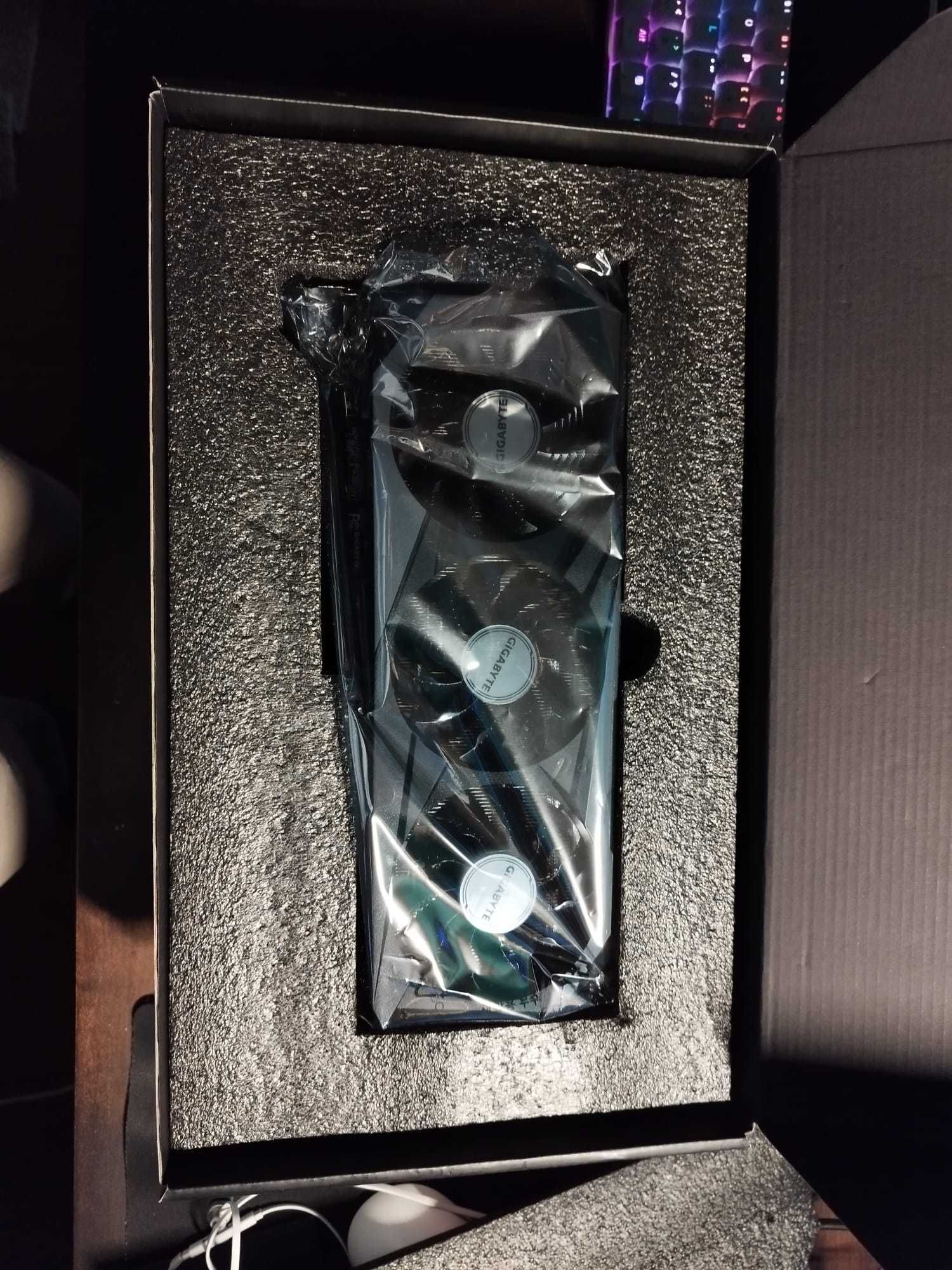 Placa Gráfica Gigabyte GeForce RTX 3070 com garantia até 04/2027