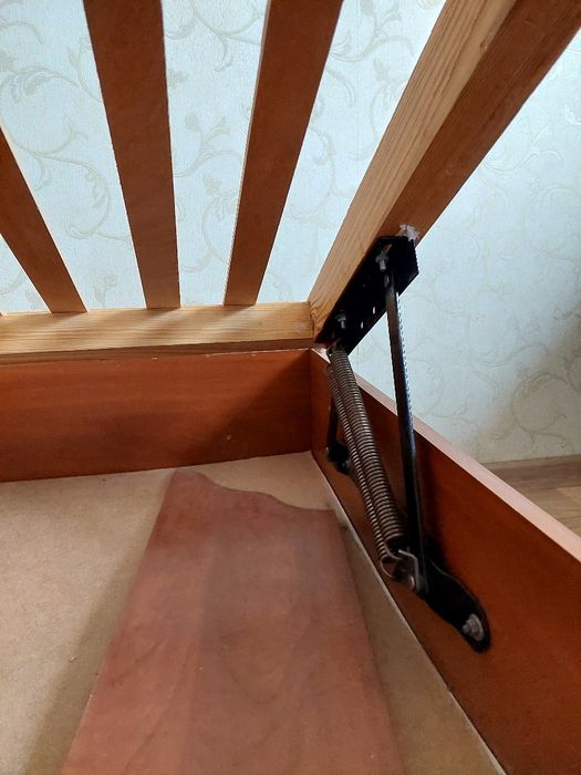 Ліжко з матрасом 160х200