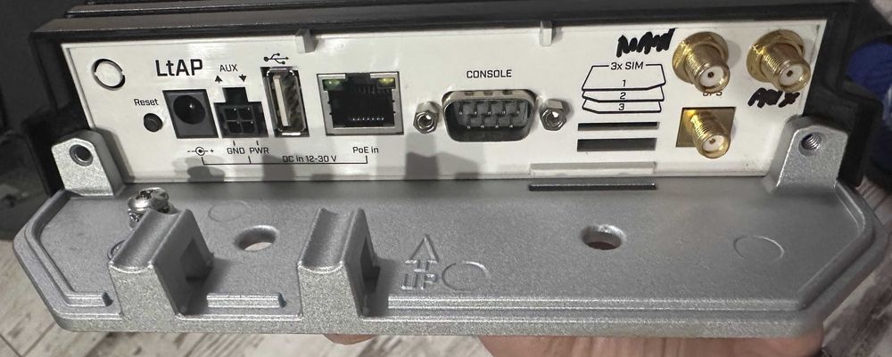 Автомобільна точка доступу LtAP LTE6 RBLtAP-2HnD&R11e-LTE6 Mikrotik