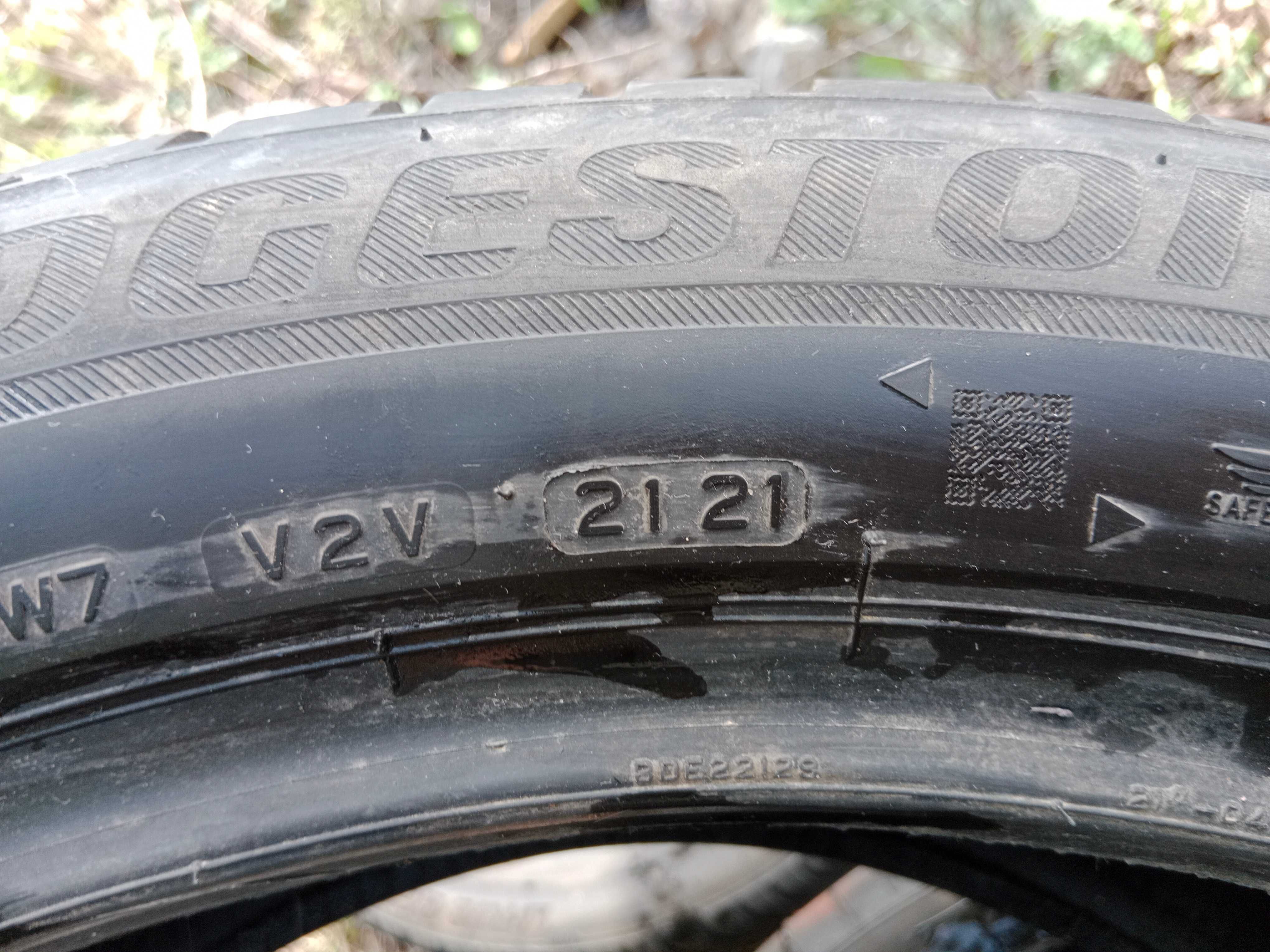 Opona używana 285/45R21 Bridgestone Blizzak LM001 RSC 1szt.