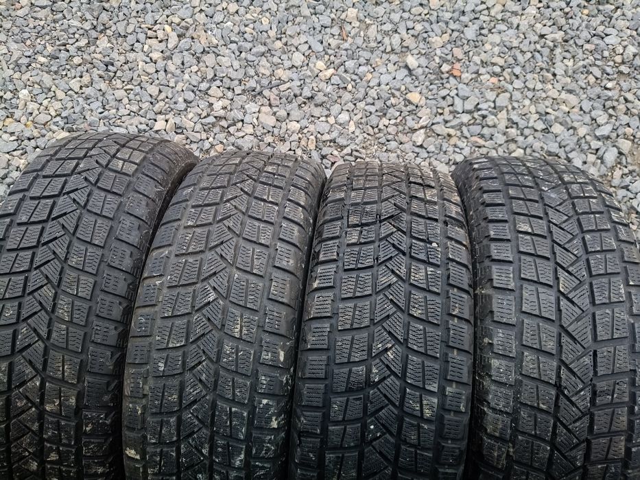 Opony zimowe 235/65R17 4szt
